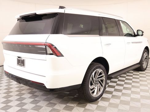 New 2026 Lincoln Navigator Premiere AWD/4WD image 22