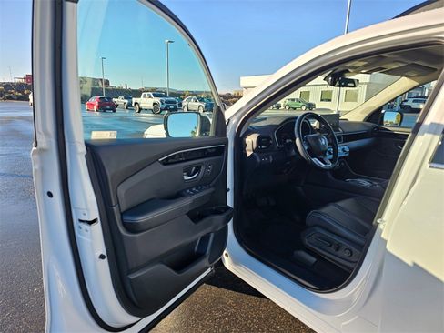 Used 2023 Honda Pilot Touring image 17