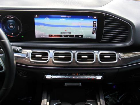 Used 2020 Mercedes-Benz GLE 350 w/ Premium Package image 16