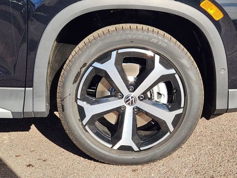 New 2026 Volkswagen Tiguan SE image 29