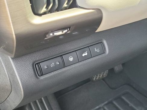 Used 2022 Nissan Pathfinder Platinum w/ Cargo Package FWD image 21