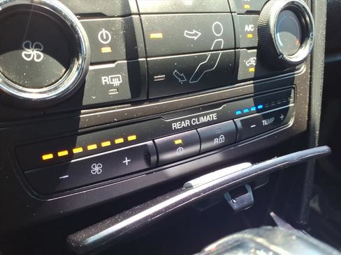 Used 2018 Ford Explorer XLT AWD/4WD image 9