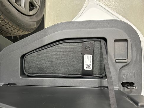 Used 2022 Rivian R1T Adventure AWD/4WD image 32