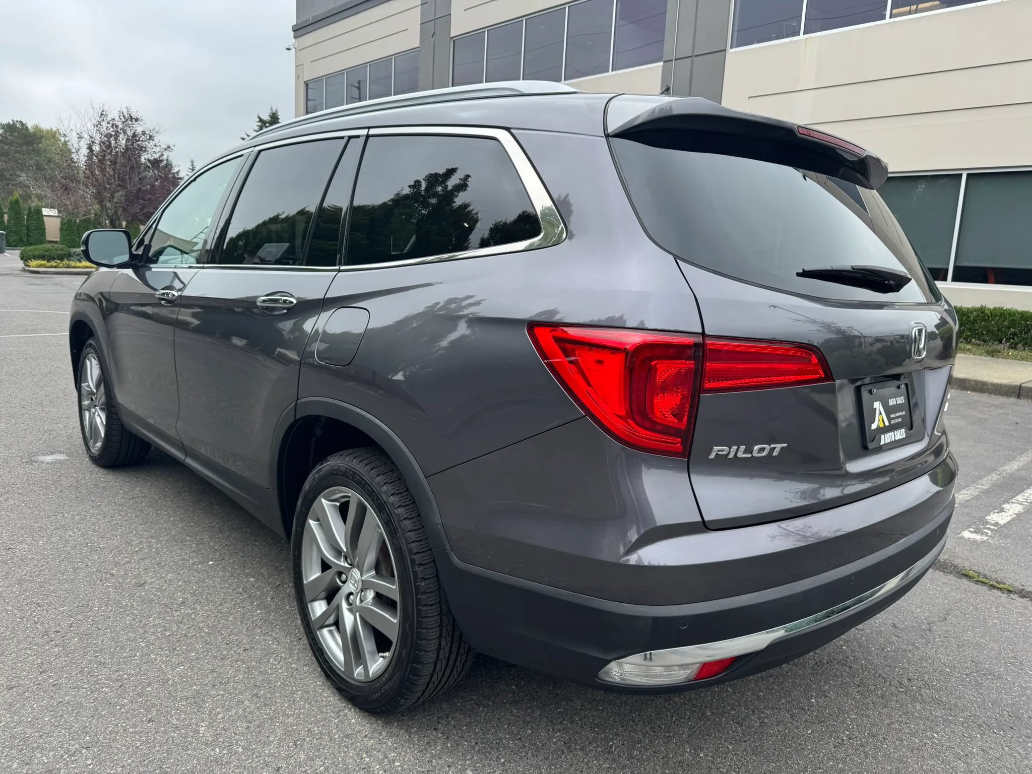 Used 2018 Honda Pilot Elite image 8