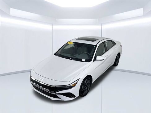 Used 2025 Hyundai Elantra SEL FWD image 44