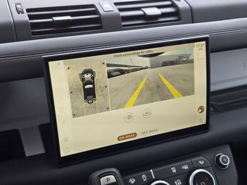 Used 2025 Land Rover Defender 110 S image 19