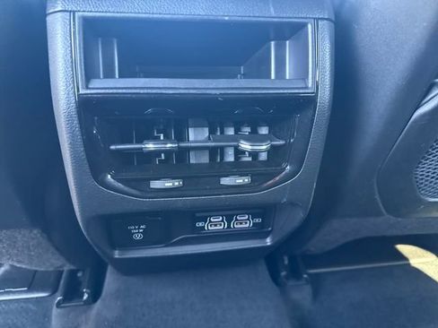 Used 2025 Jeep Grand Cherokee Altitude AWD/4WD image 21