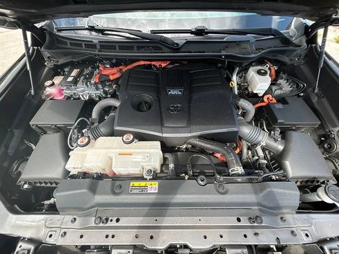 Used 2024 Toyota Sequoia SR5 w/ SR5 Premium Package AWD/4WD image 33