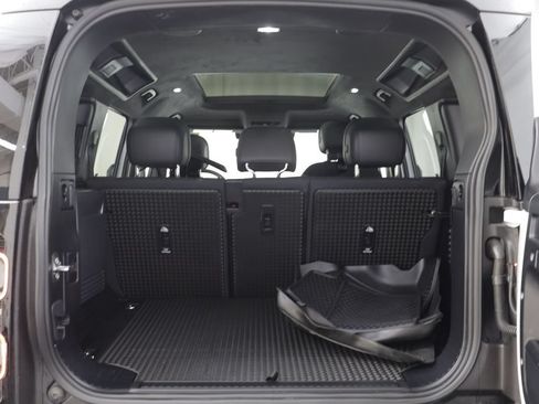 Certified 2025 Land Rover Defender 110 V8 AWD/4WD image 19