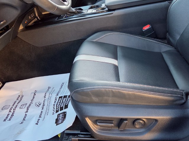 Used 2025 Toyota Camry SE w/ Convenience Package FWD image 5
