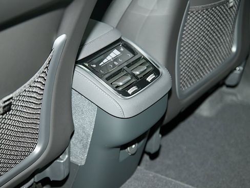 New 2026 Volvo XC90 B6 Plus w/ Protection Package image 21