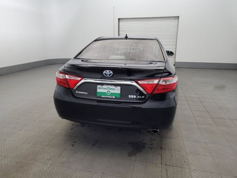 Used 2017 Toyota Camry XLE w/ Moonroof Package image 7