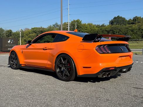 Used 2021 Ford Mustang Shelby GT500 w/ Carbon Fiber Track Pack RWD image 7