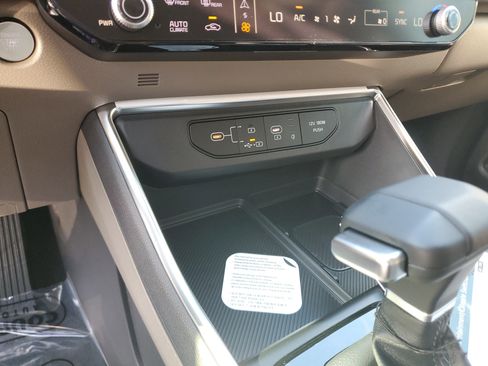 New 2026 Kia Carnival EX FWD image 22