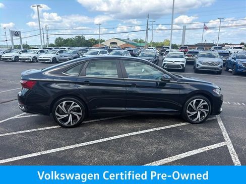Used 2025 Volkswagen Jetta SEL FWD image 2