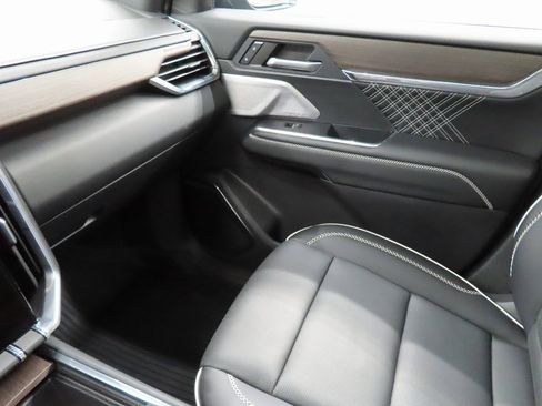 Used 2024 GMC Acadia Denali image 30