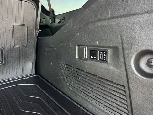 Used 2022 GMC Yukon XL AT4 image 27