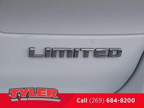 Used 2023 Jeep Grand Cherokee L Limited AWD/4WD image 14