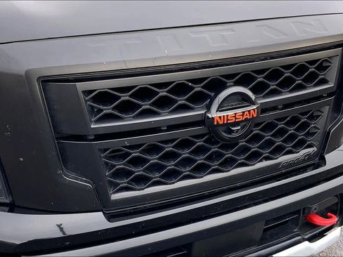 Used 2020 Nissan Titan PRO-4X w/ Pro-4x Convenience Package image 30