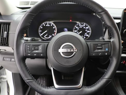 Used 2024 Nissan Pathfinder SL image 17