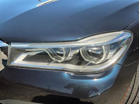 Used 2019 BMW 750i xDrive w/ M Sport Package image 11