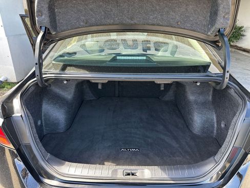 Used 2025 Nissan Altima 2.5 SV FWD image 32