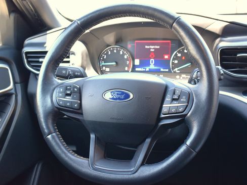 Used 2020 Ford Explorer XLT w/ Equipment Group 202A AWD/4WD image 63