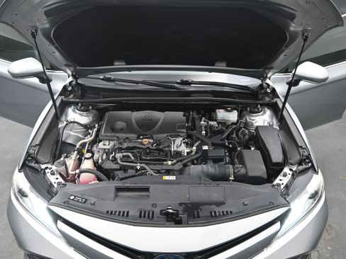 Used 2019 Toyota Camry XLE image 19