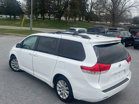 Used 2013 Toyota Sienna XLE w/ Entertainment Pkg image 22