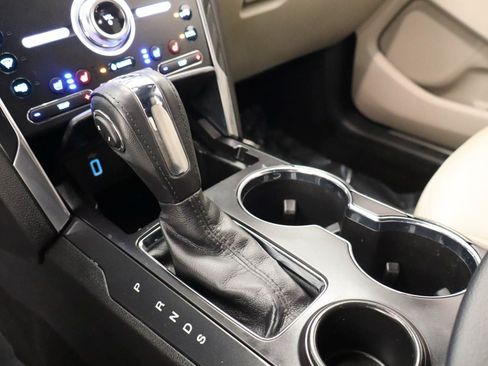 Used 2018 Ford Explorer Limited w/ Equipment Group 301A FWD image 9