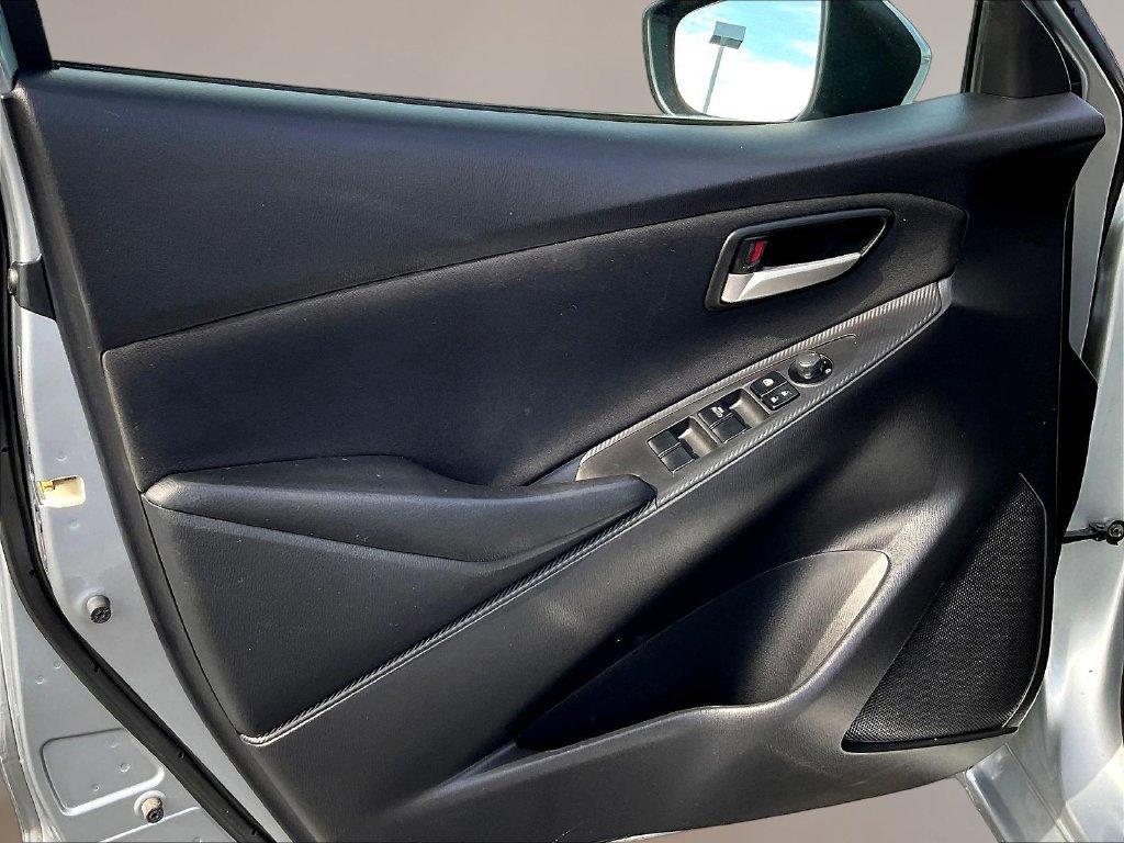 Used 2019 Toyota Yaris LE FWD image 19