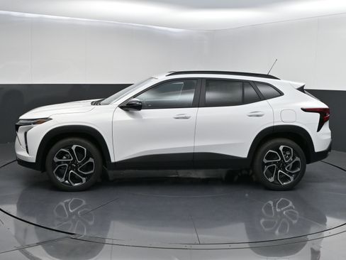 New 2026 Chevrolet Trax RS w/ Sunroof Package FWD image 4
