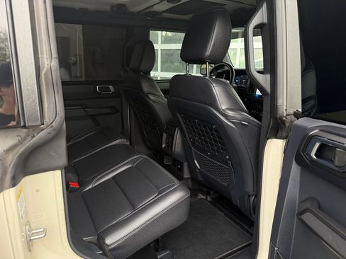 Used 2025 Ford Bronco Badlands image 26