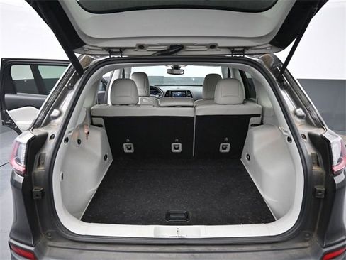 Used 2019 Jeep Cherokee Limited image 28