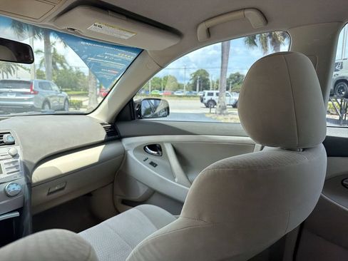 Used 2010 Toyota Camry LE FWD image 17