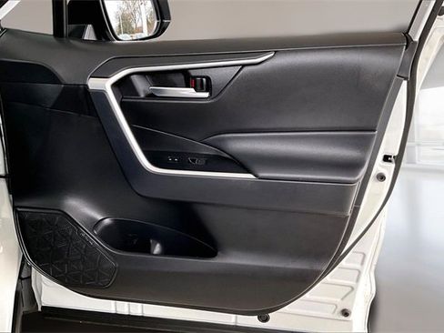 Used 2025 Toyota RAV4 XLE image 26
