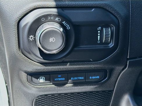 Used 2023 Jeep Wrangler Unlimited Sahara w/ Cold Weather Group AWD/4WD image 10