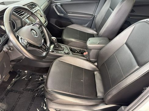 Used 2019 Volkswagen Tiguan SE w/ Panoramic Sunroof Package AWD/4WD image 5