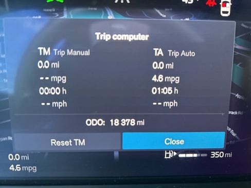 Certified 2025 Volvo XC40 B5 Plus AWD/4WD image 21