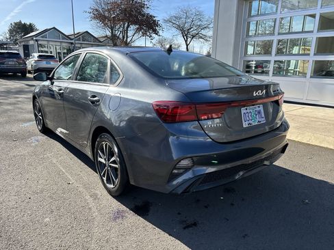 Used 2023 Kia Forte LXS image 3