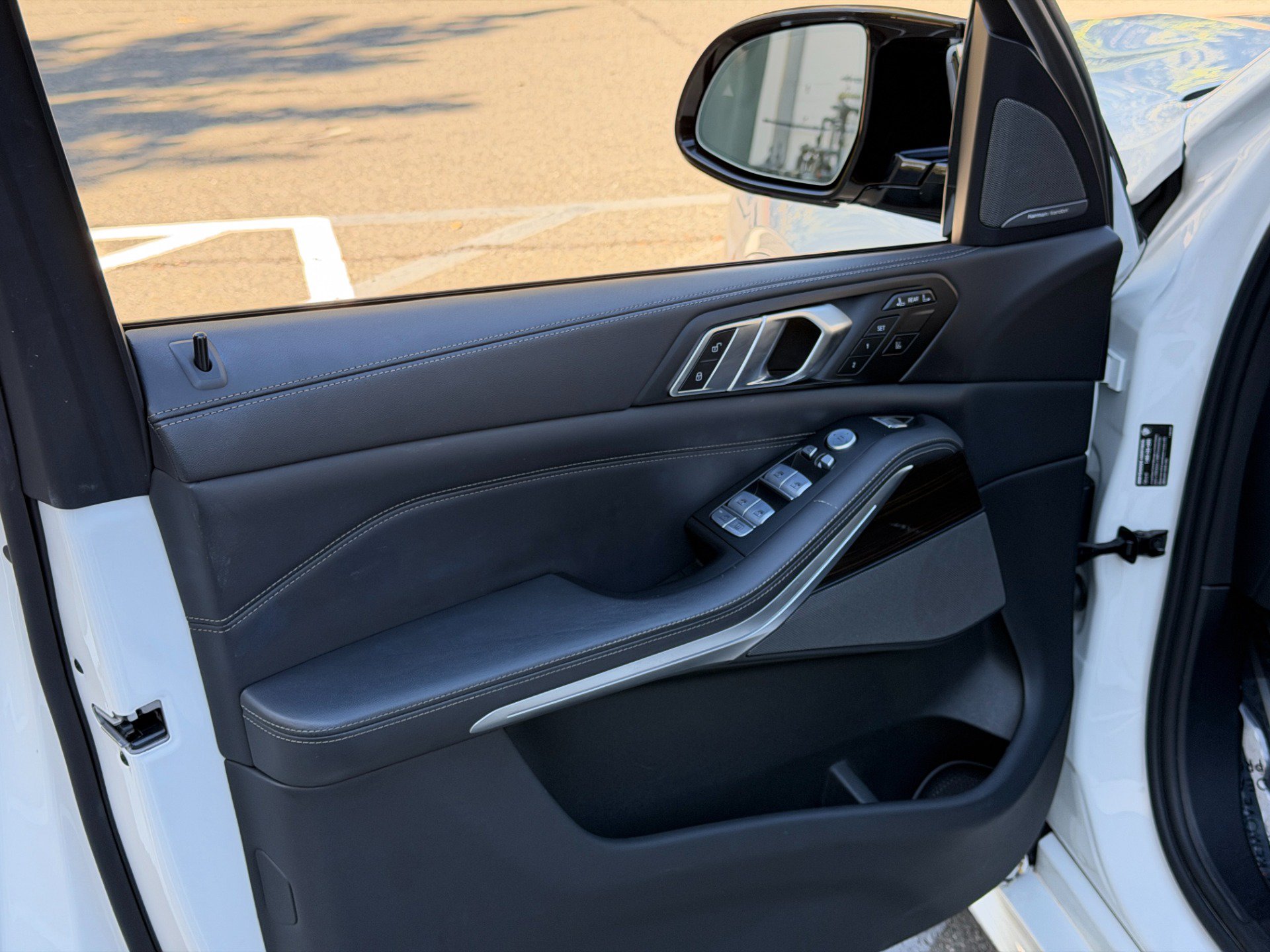 Used 2023 BMW X7 M60i AWD/4WD image 26