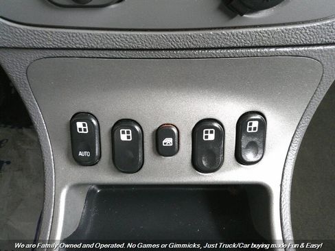 Used 2006 Chevrolet HHR LT image 38