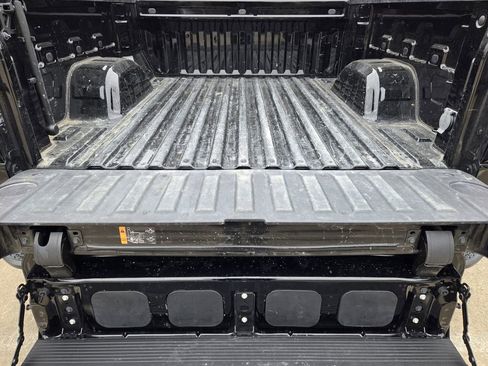 Used 2024 GMC Sierra 1500 SLT image 31