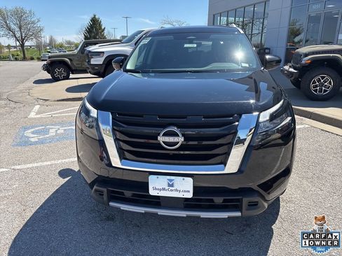 Used 2025 Nissan Pathfinder SL FWD image 10