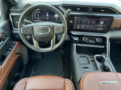 Used 2025 GMC Sierra 3500 Denali Ultimate image 33