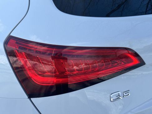 Used 2017 Audi Q5 2.0T Premium Plus w/ Technology Package image 21