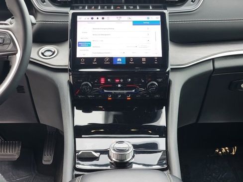 Used 2024 Jeep Grand Cherokee L Limited w/ Luxury Tech Group II image 28