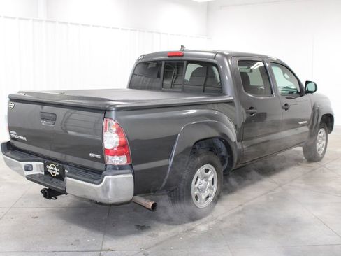 Used 2014 Toyota Tacoma Base image 9
