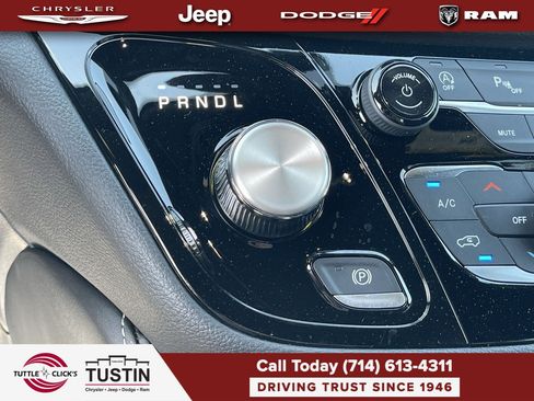 New 2026 Chrysler Pacifica Limited w/ Uconnect Theater Family Group FWD image 19