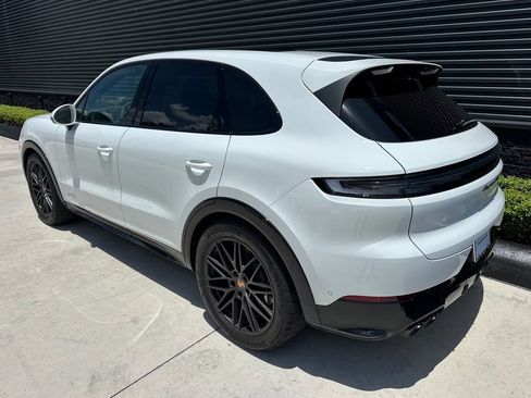 Certified 2026 Porsche Cayenne GTS AWD/4WD image 3